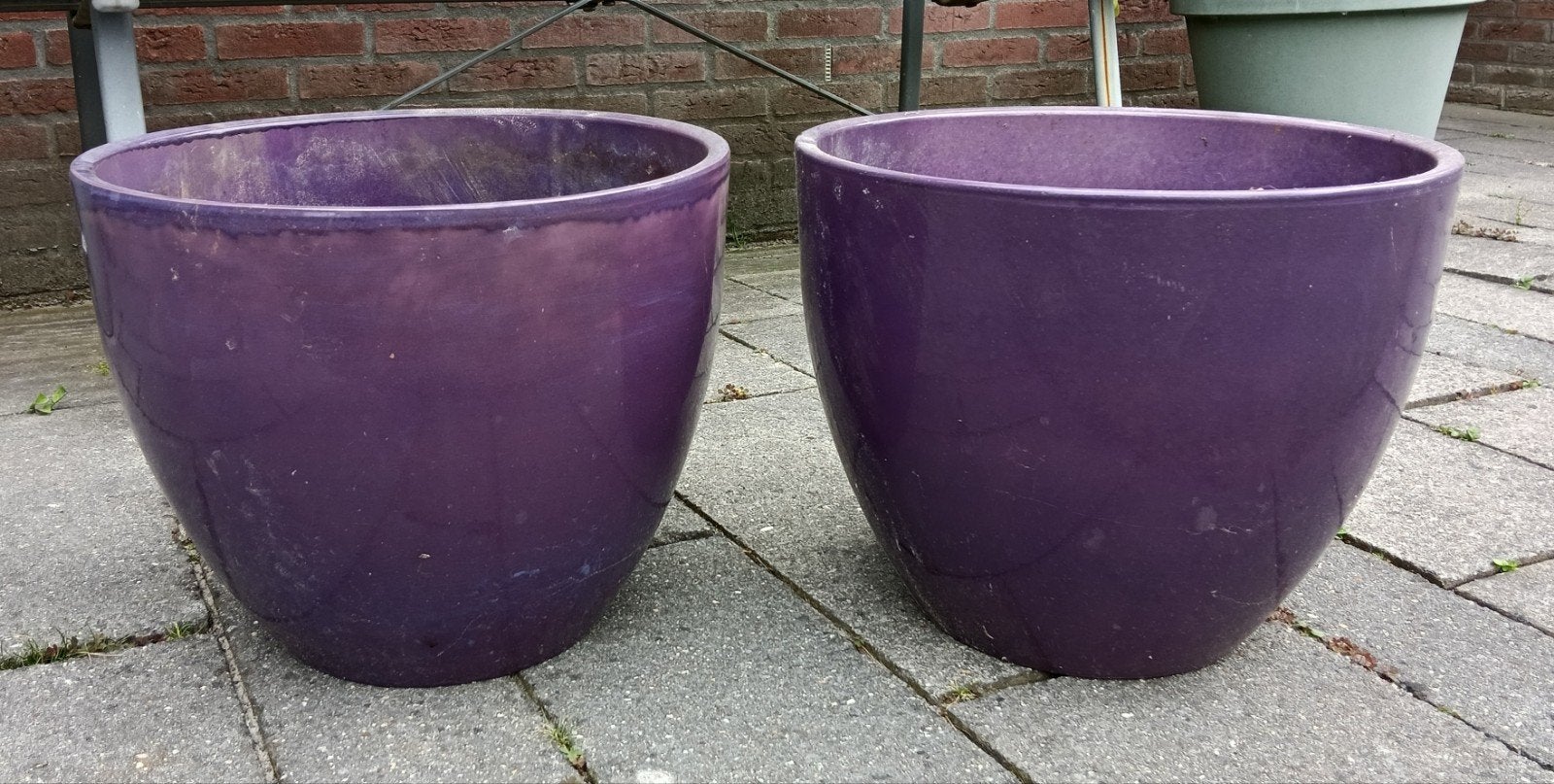 2 grote paarse bloempotten, Tuin en Terras, Ophalen, Steen, 40 cm of meer, Rond