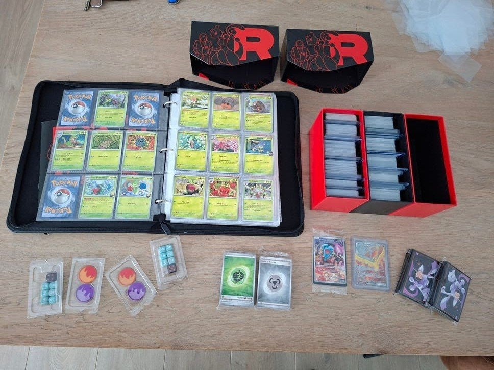 Pokémon Destined Rivals Base Set + 2 Hits, Accessoires & Map, Ophalen of Verzenden, Gebruikt, Meerdere kaarten