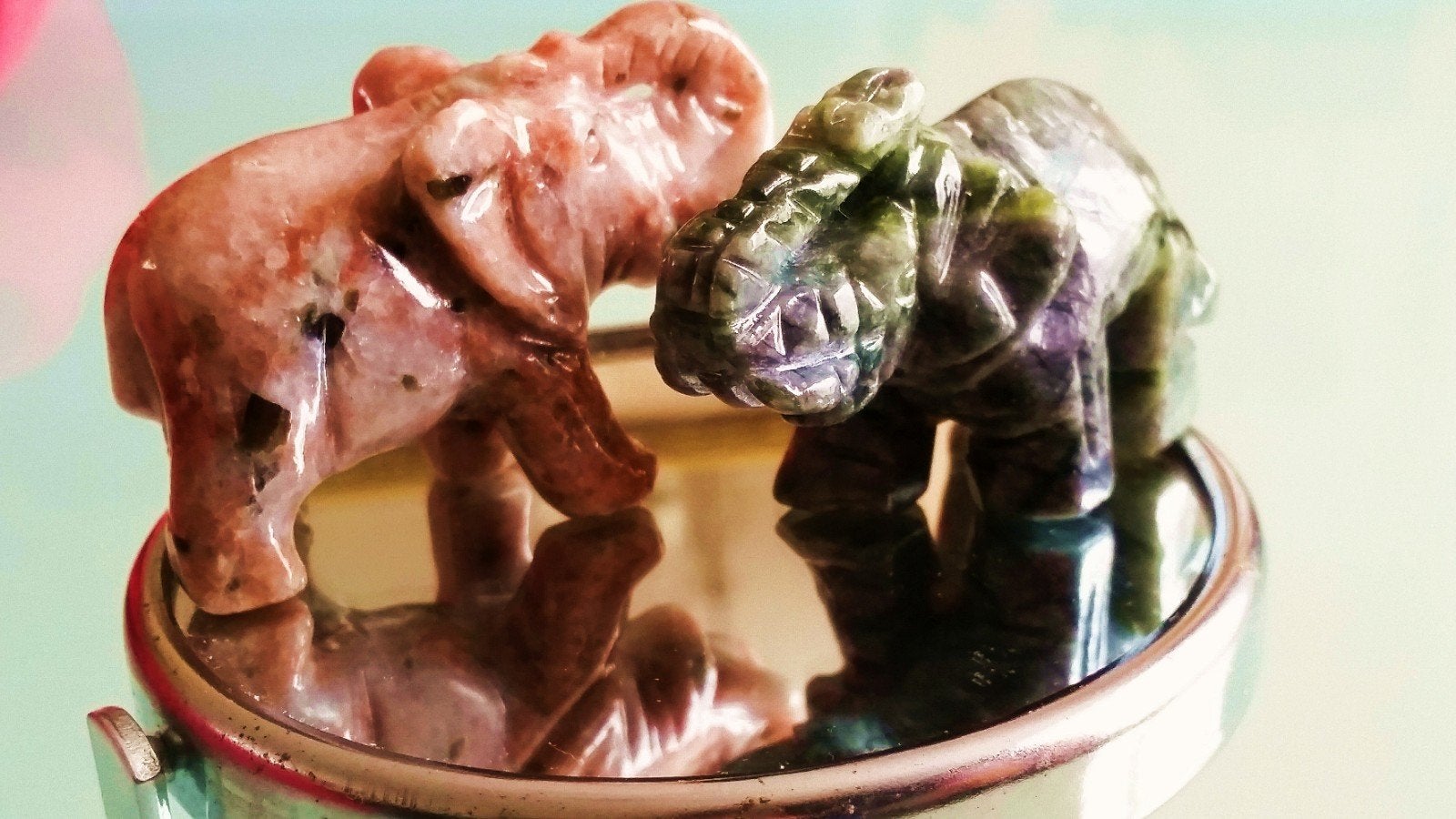 Twee prachtige Olifanten van Jade en SPINEL stenen., Antiek en Kunst, Ophalen of Verzenden