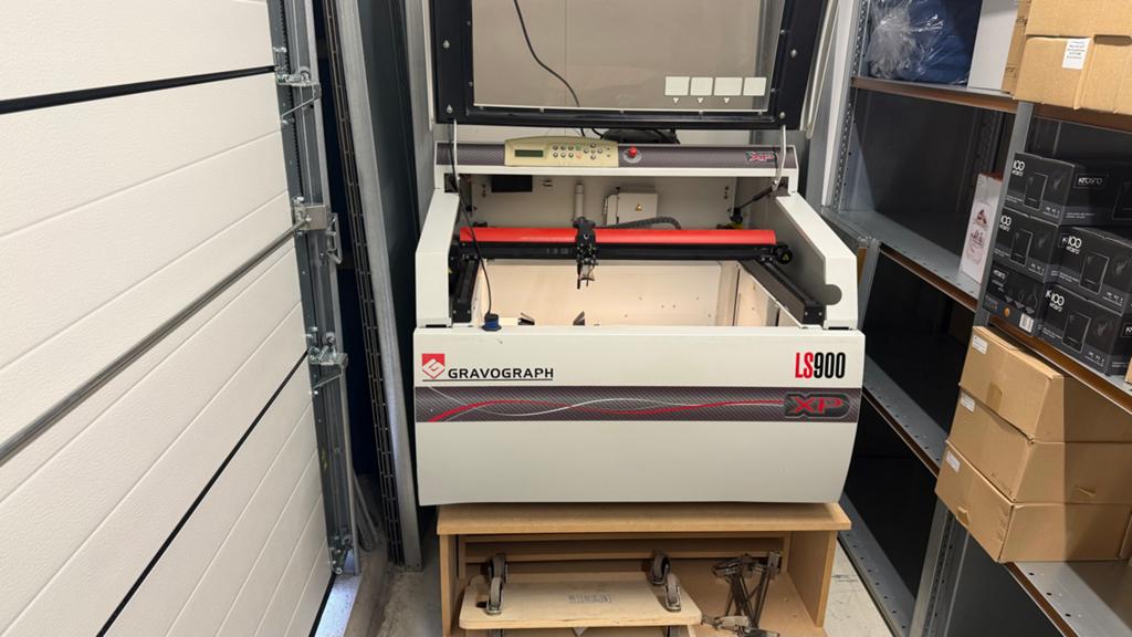 Gravograph graveermachine LS900 XP - Laser graveur, Doe-het-zelf en Verbouw, Ophalen, Gebruikt, Elektrisch, Overige soorten