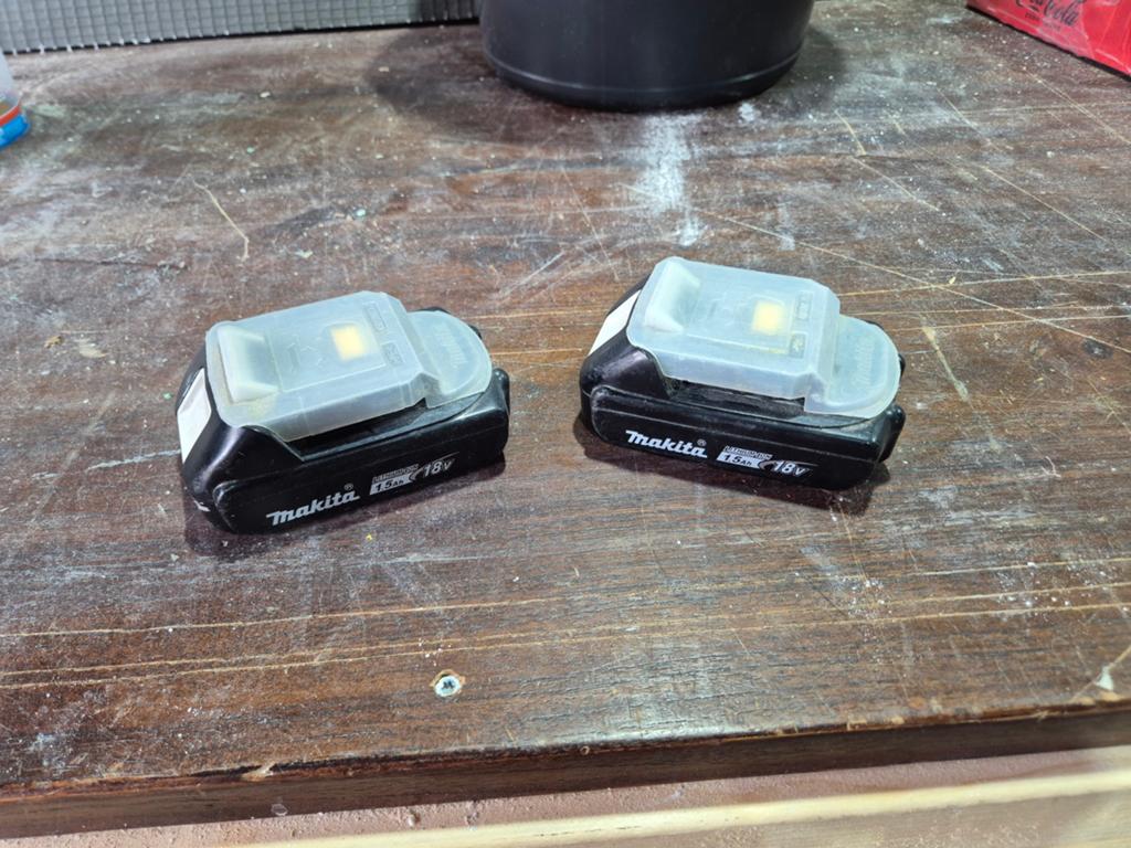 2x Makita BL1815N 18V 1.5Ah Li-ion Accu's met LED-lamp, Ophalen of Verzenden, Gebruikt, Overige typen