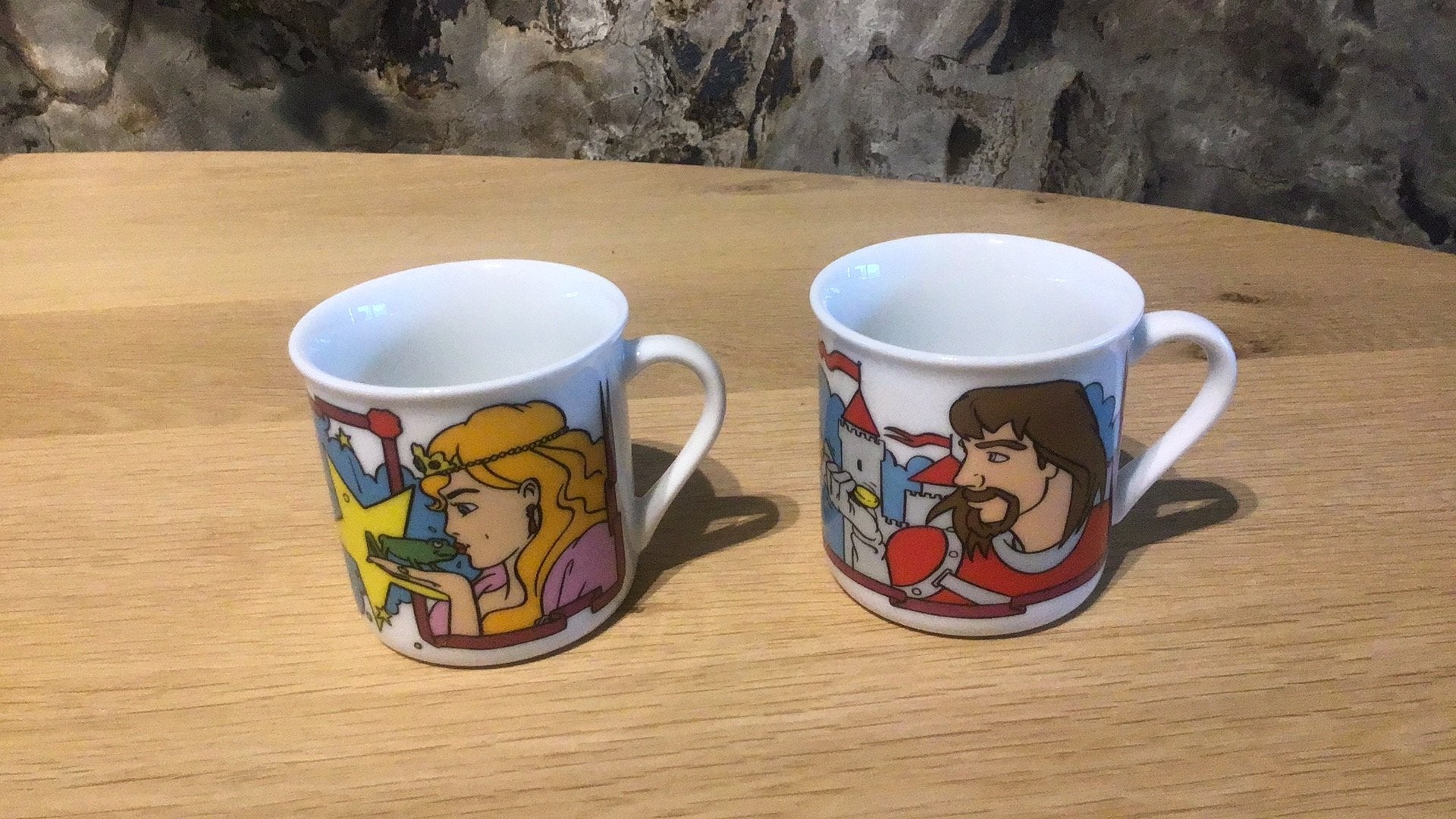 2 ongebruikte bekers Douwe Egberts, Huis en Inrichting, Ophalen, Zo goed als nieuw, Overige stijlen, Kop(pen) en/of Schotel(s)