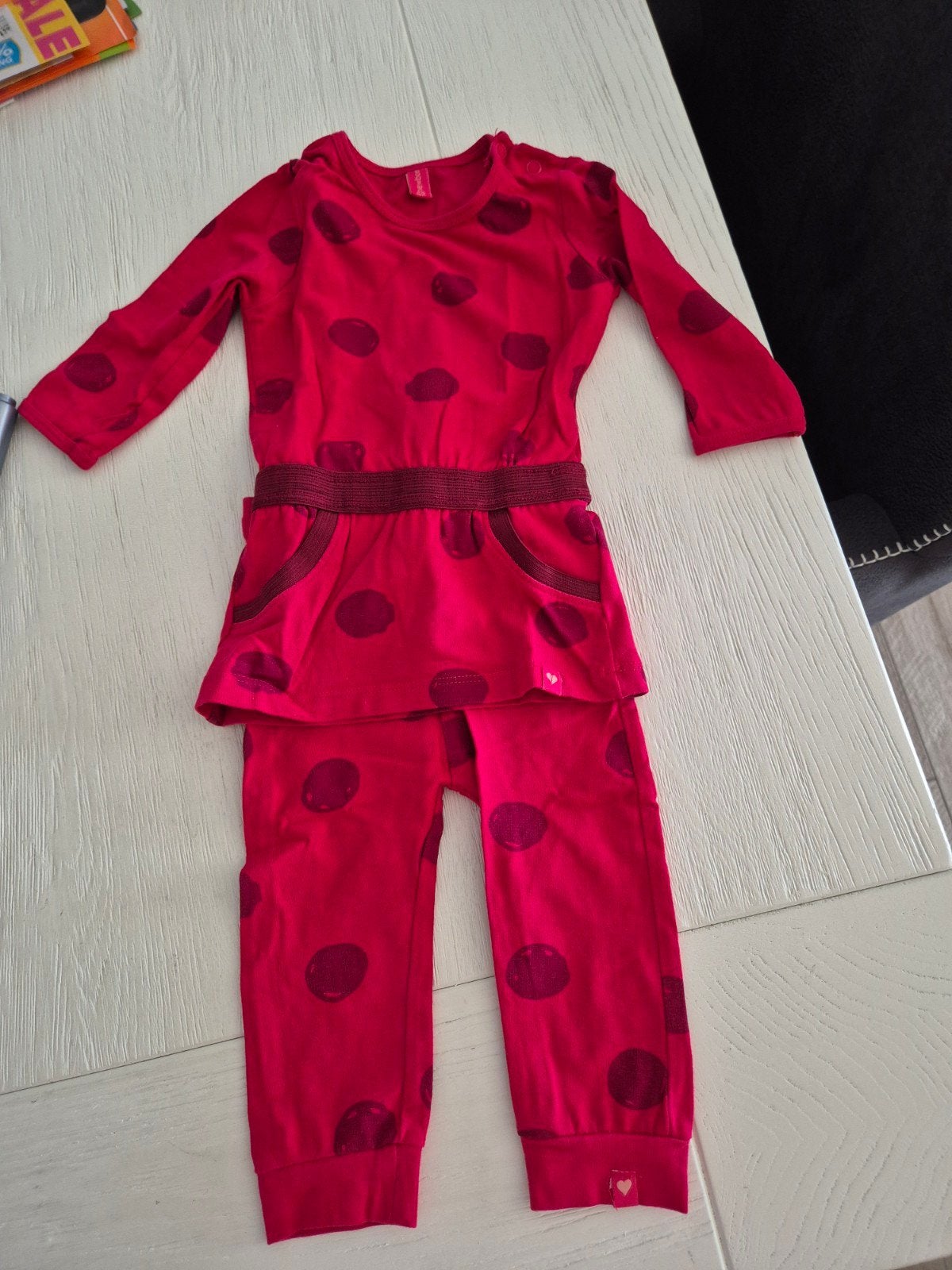 Newborn rood setje met stippen, maat 62, Kinderen en Baby's, Babykleding | Maat 62, Newborn, Meisje, Ophalen of Verzenden, Zo goed als nieuw