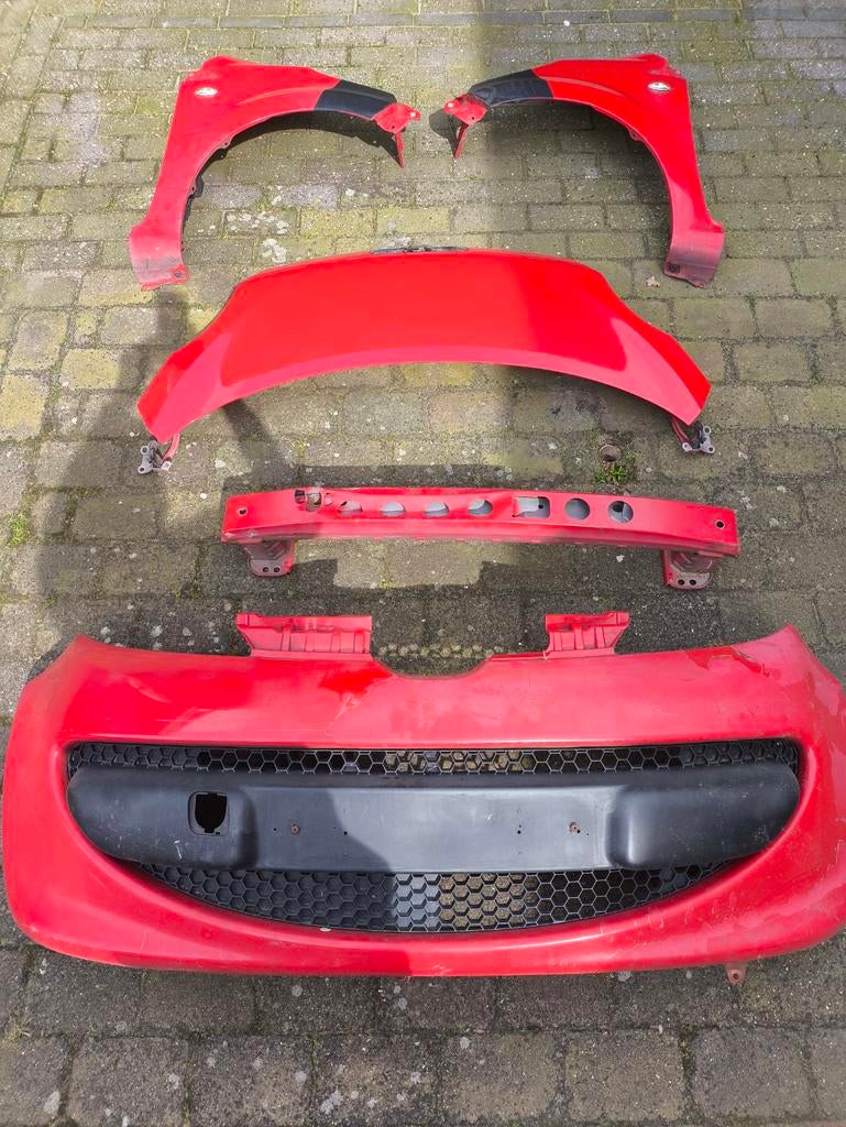 Peugeot 107 voorkop + achterkant rood 2005-2008, Ophalen of Verzenden, Voor, Peugeot, Bumper