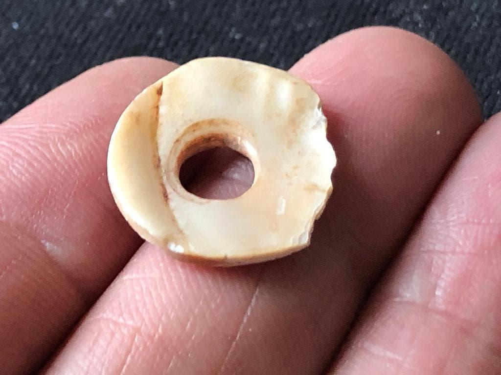 Bodemvondst ROMEINSE kraal van PARELMOER zeldzaam type, Ophalen of Verzenden
