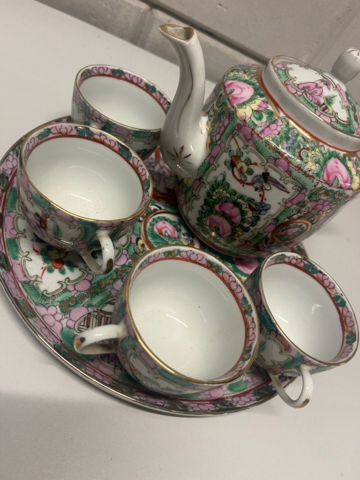 Antiek Chinees theeservies met handgeschilderde decoraties, Ophalen of Verzenden