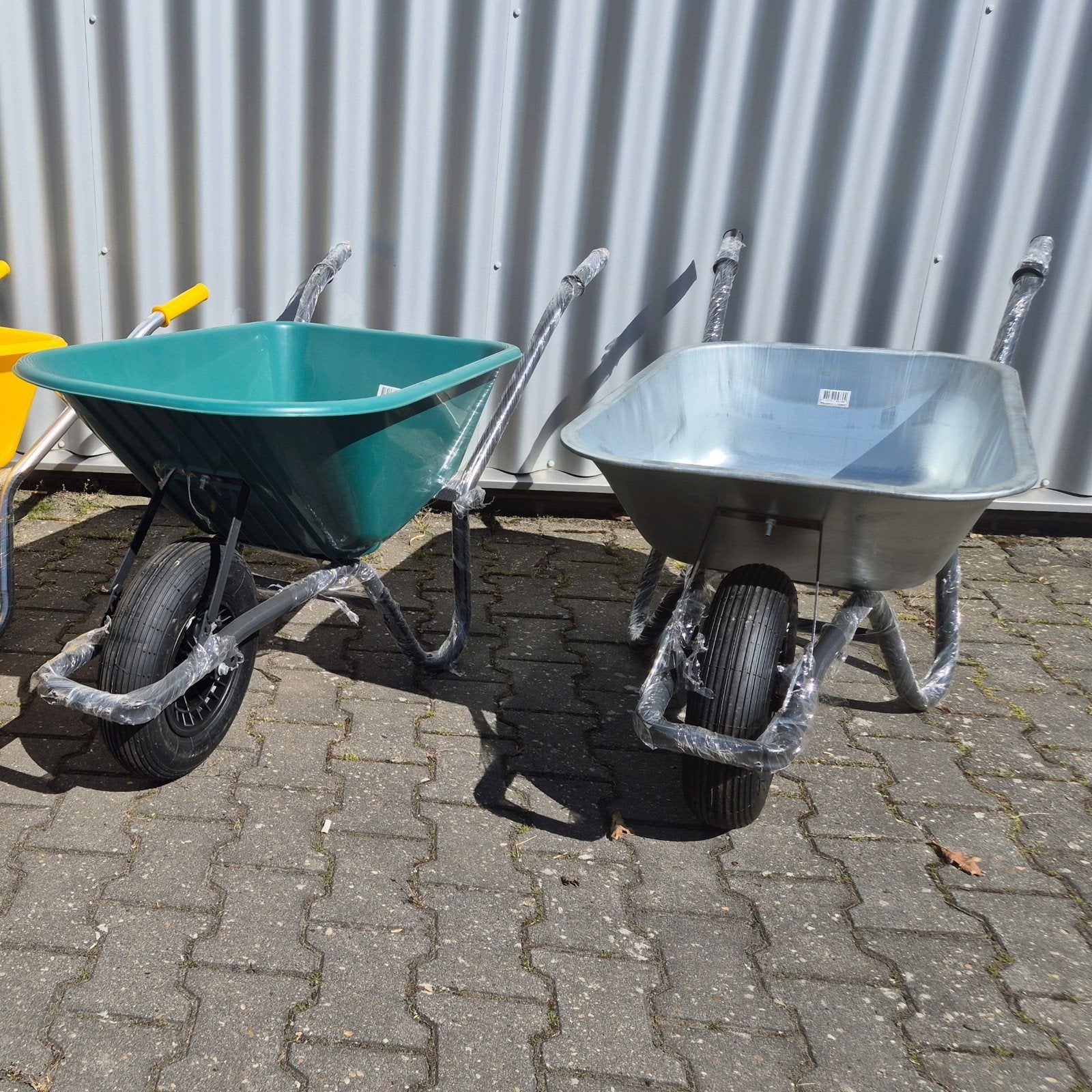 nieuwe kruiwagens kunststof of kruiwagen metaal, ., Nieuw, Ophalen of Verzenden, .