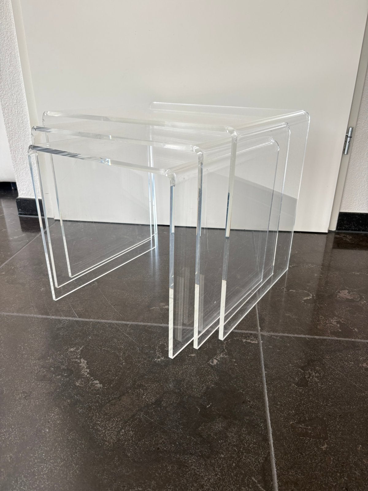 Vintage plexiglas drie delig set tafeltjes space age, Huis en Inrichting, Tafels | Bijzettafels, Ophalen, Zo goed als nieuw, Rechthoekig