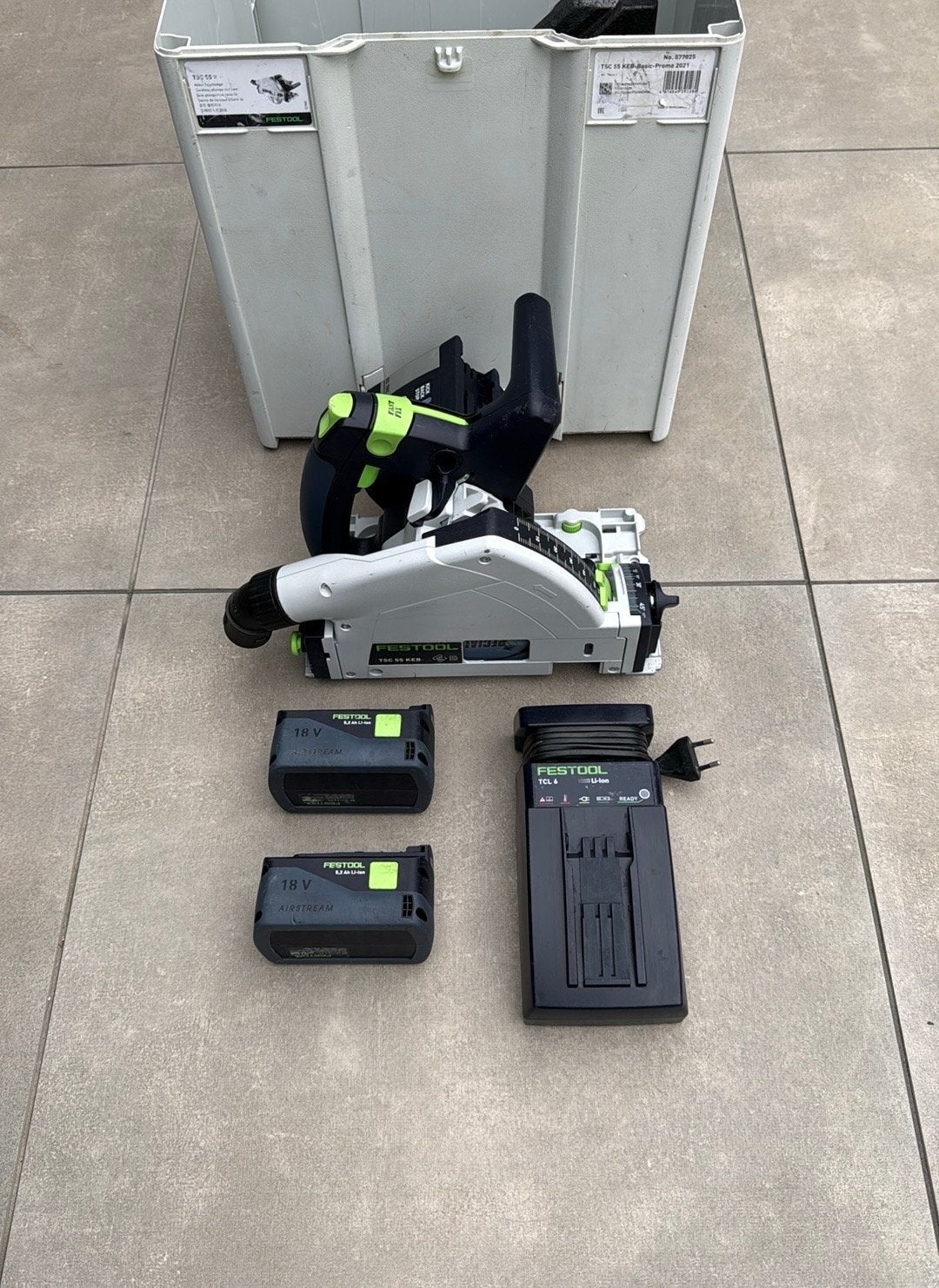 Festool TSC 55 KEB Accu invalzaag met 2 accu's en lader, Invalzaag, Ophalen of Verzenden, Zo goed als nieuw, 30 tot 70 mm