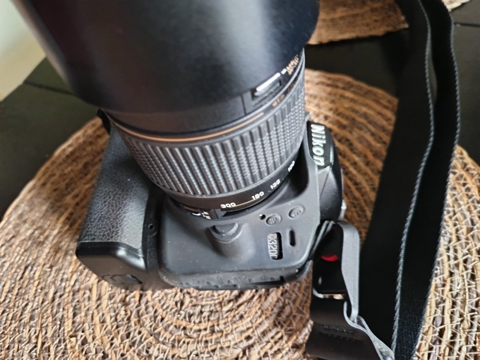 Nikon D3200 spiegelreflexcamera met Tamron telelens, Ingebouwde flitser, Gebruikt, Spiegelreflex, Accu