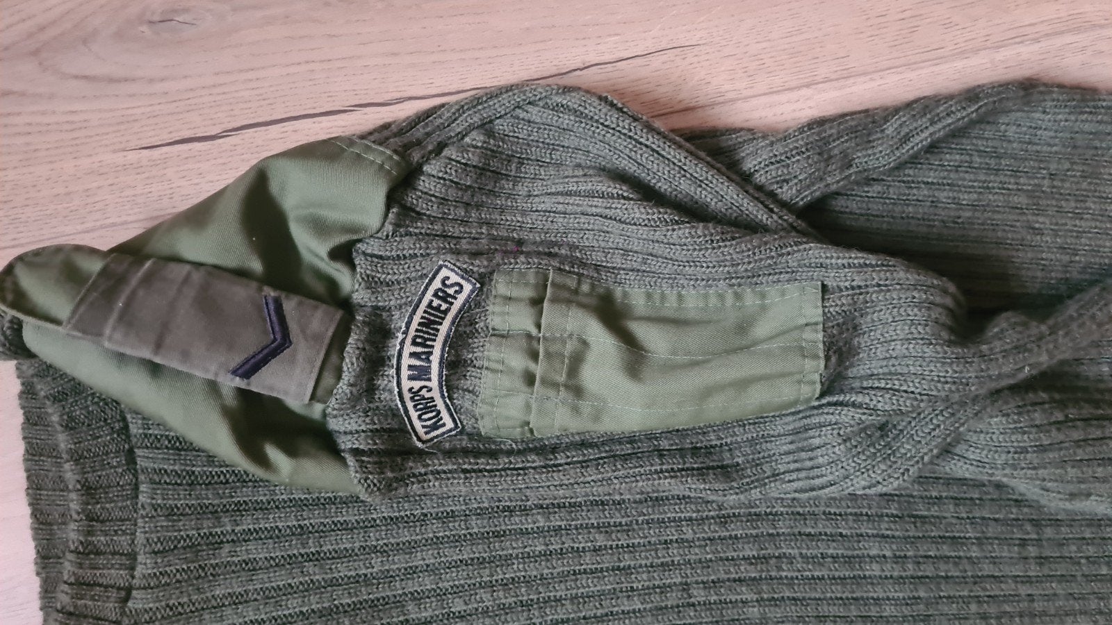 Kazerne tenue Korps Mariniers - Trui, broek en overhemd, Verzamelen, Militaria | Algemeen, Ophalen of Verzenden, Marine, Nederland