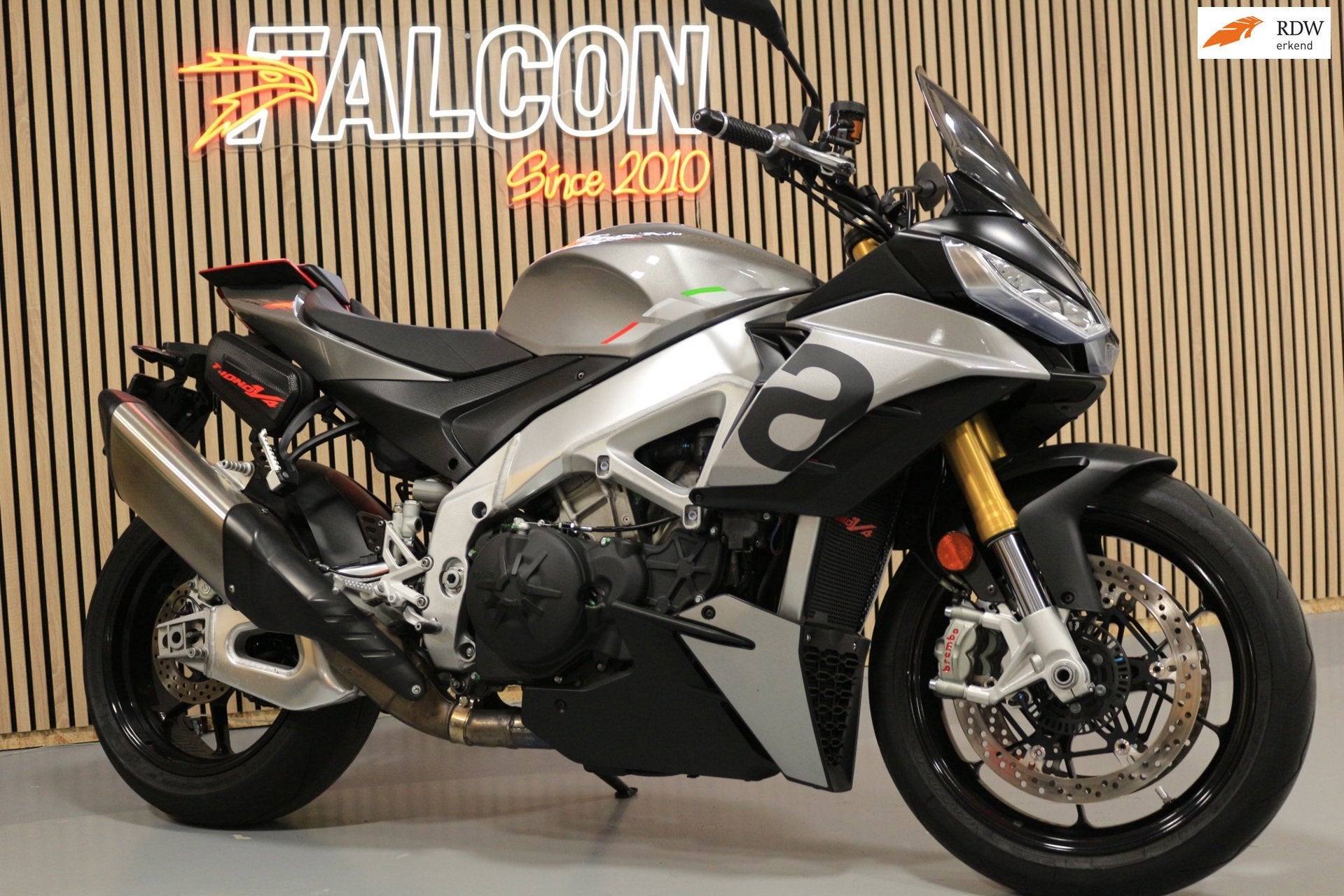 Aprilia Tuono 1100 V4 - 2022 - Quickshifter - inclusief klep, Motoren, 1077 cc, Info@piaggio.com, Traction Control, Meer dan 35 kW