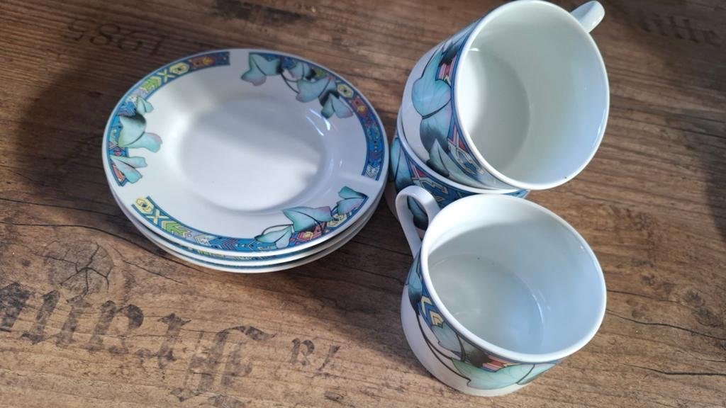 Set van 3 kop en schotel met blauw/groen decor, Huis en Inrichting, Keuken | Servies, Ophalen of Verzenden