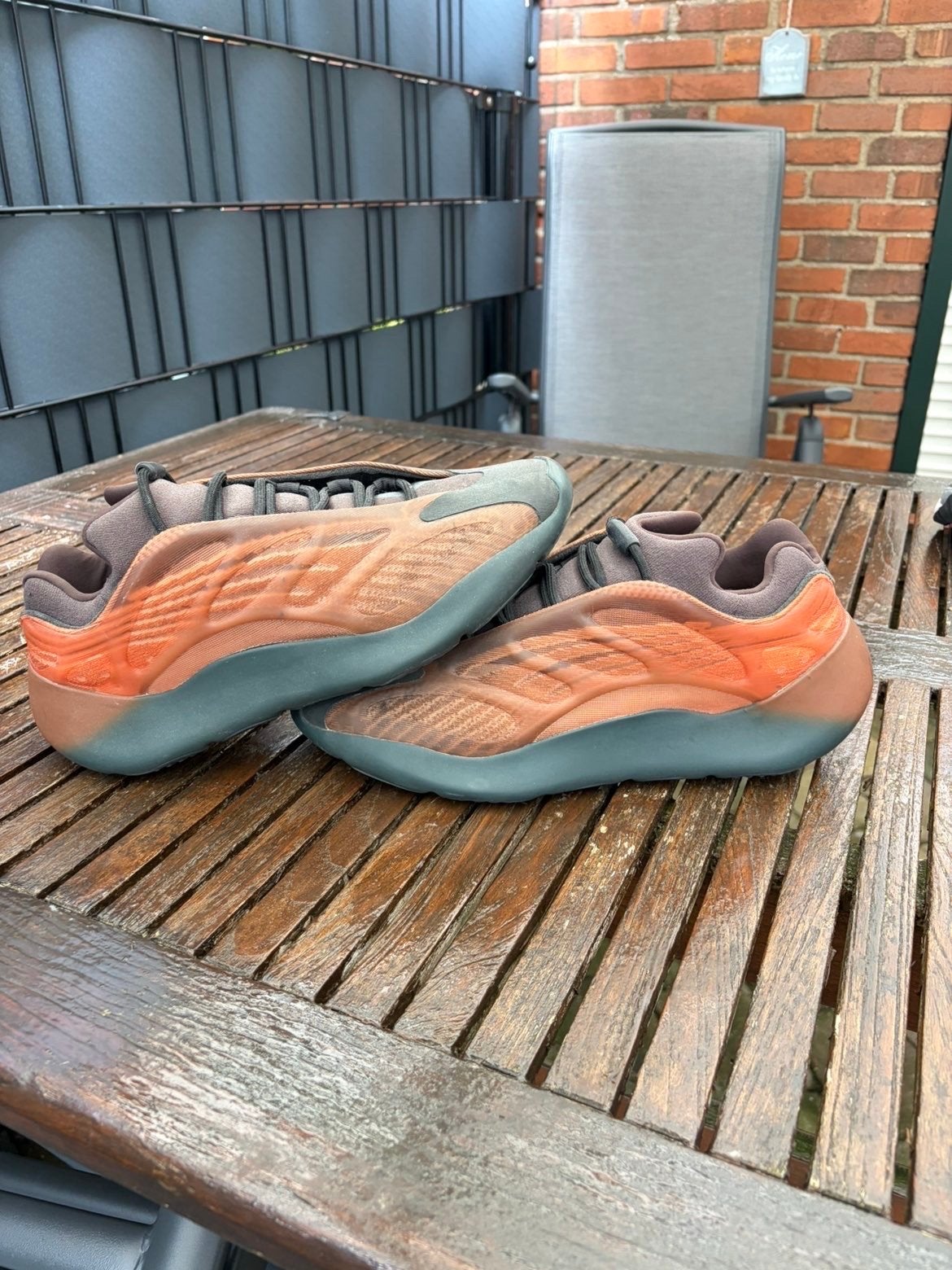 Adidas Yeezy 700 V3 Kyanite Sneakers, Ophalen of Verzenden, Zo goed als nieuw, Overige kleuren, Sneakers of Gympen