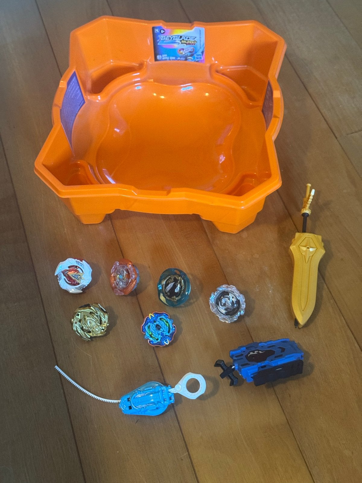 Beyblade Burst Arena met 6 Beyblades en Starters, Kinderen en Baby's, Ophalen, Gebruikt, Jongen of Meisje
