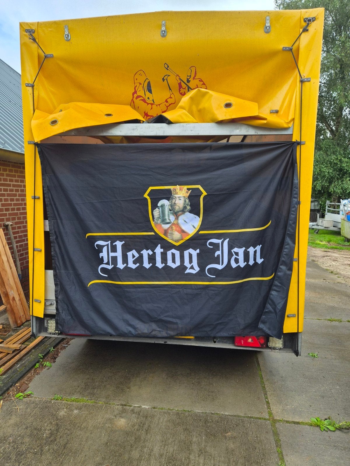 Hertog Jan vlag, Ophalen