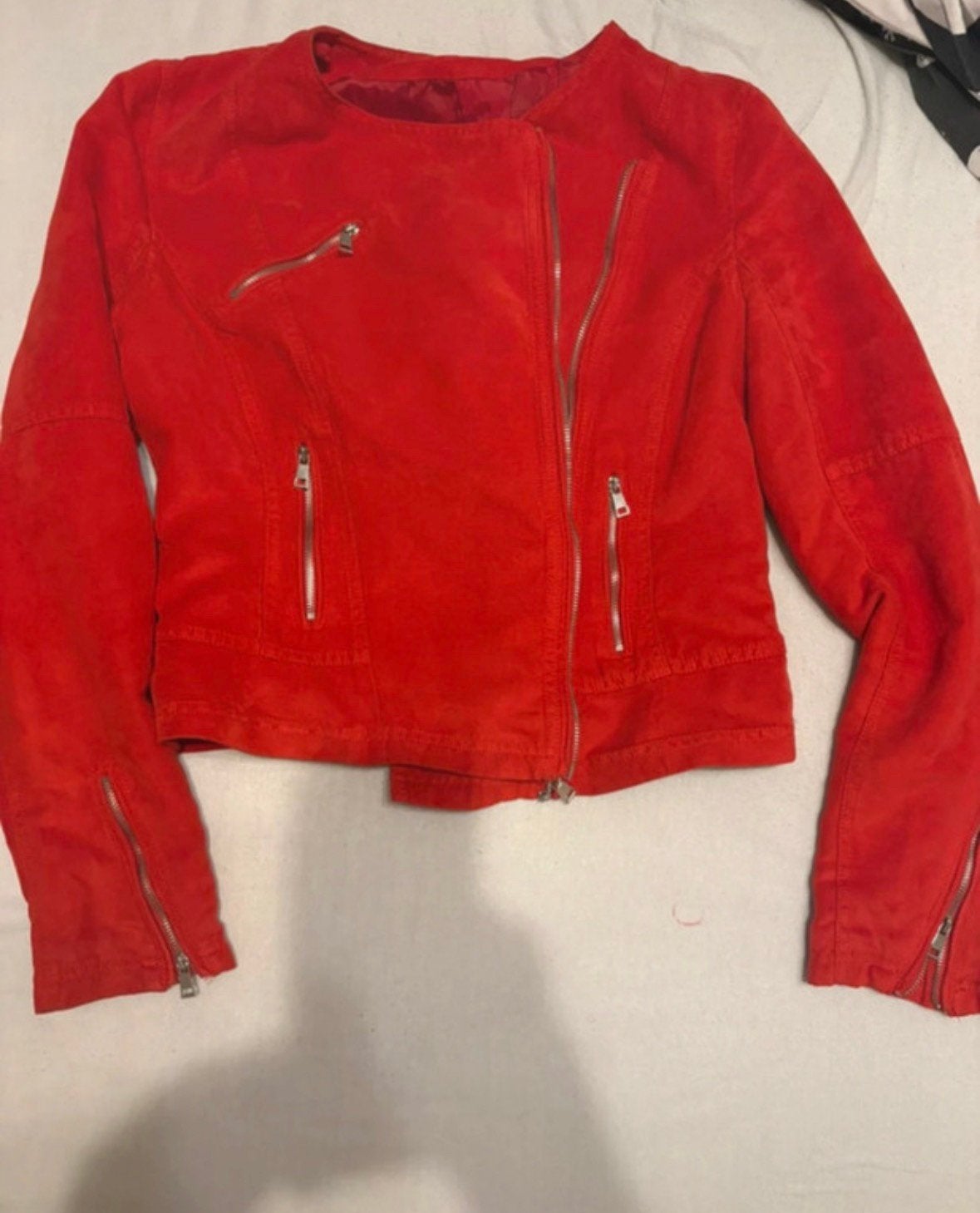 Rood suède jasje met ritsen, Kleding | Dames, Ophalen of Verzenden, Gedragen, Maat 42/44 (L), Rood