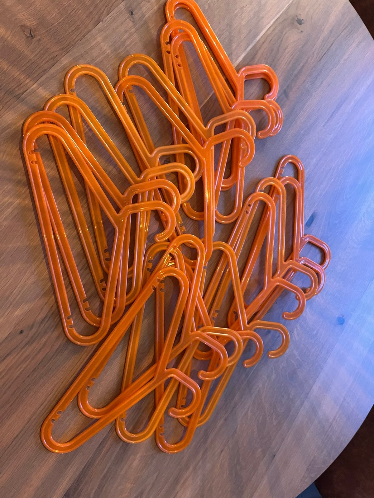 19 oranje Ikea kledinghangers kinderen gratis af te halen, Ophalen, Gebruikt, Kunststof, Kinderen