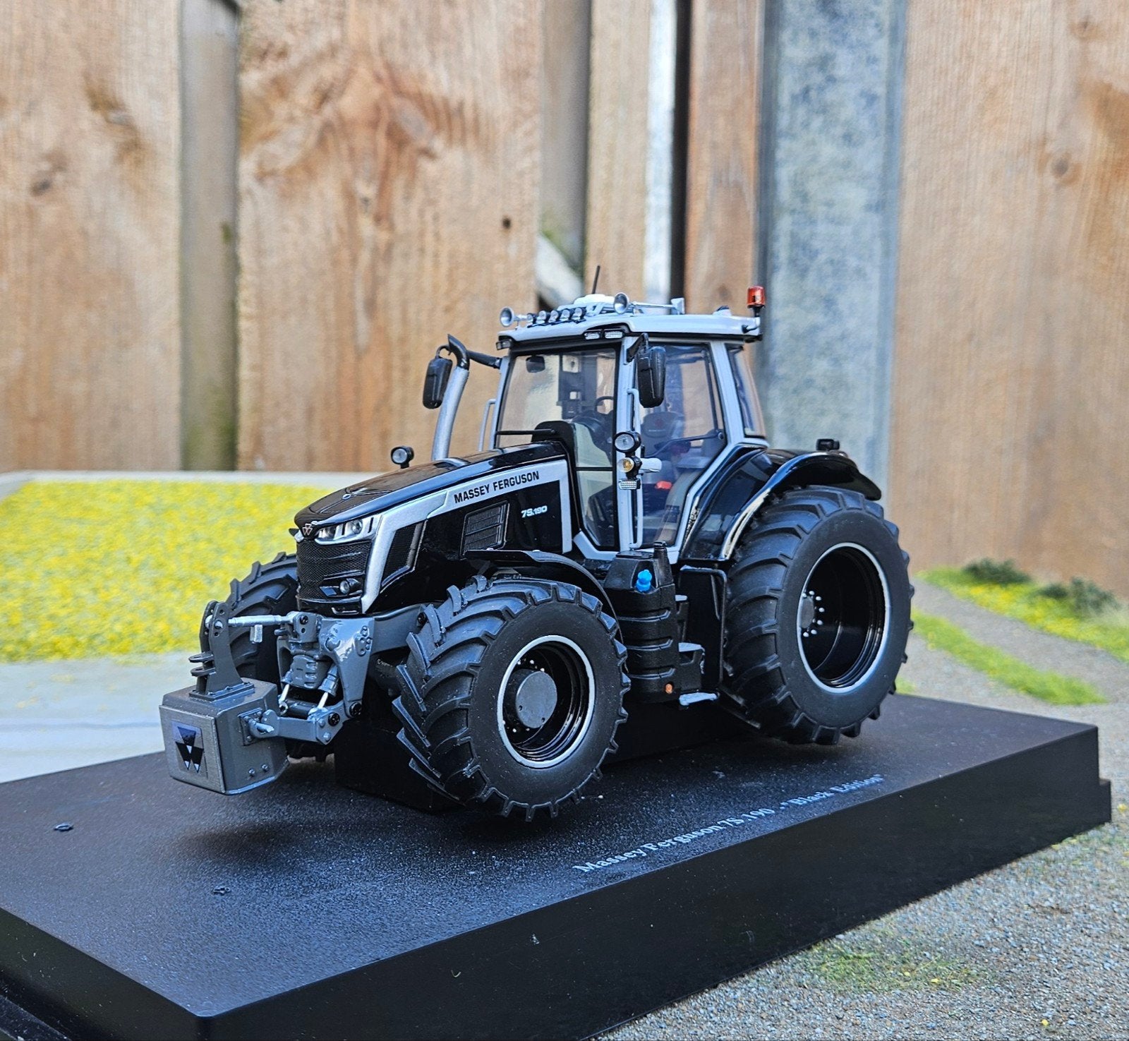 Verbouwde Massey Ferguson 7S.190 1:32, Hobby en Vrije tijd, Ophalen of Verzenden, Nieuw, Tractor of Landbouw, Universal Hobbies