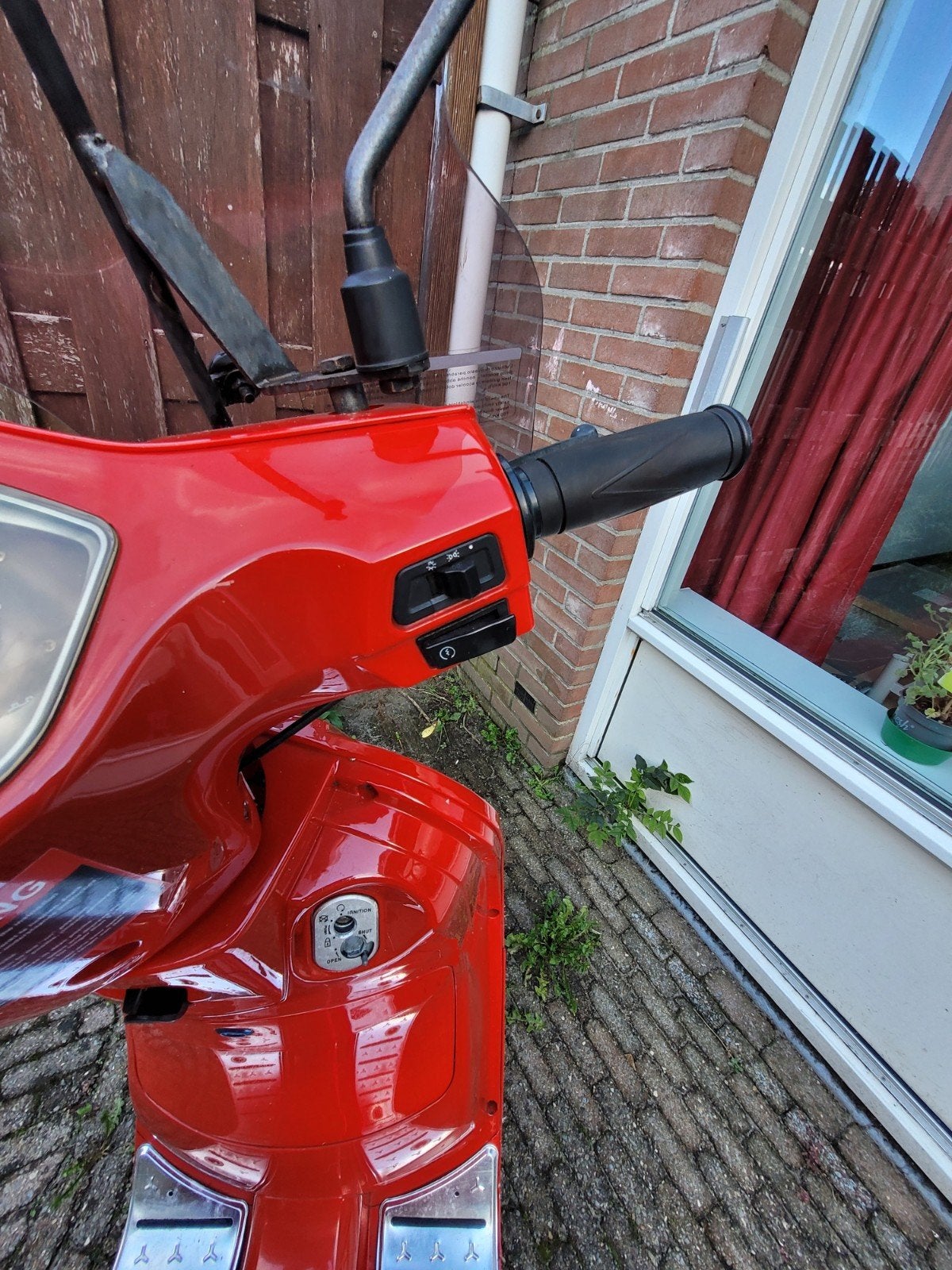 Rode AGM VX50 scooter met windscherm, Ophalen, Gebruikt, Benzine, Overige merken