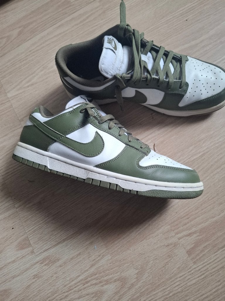 Nike Dunk Low Olive green mt 42, Kleding | Heren, Schoenen, Overige kleuren, Nike, Nieuw, Ophalen of Verzenden