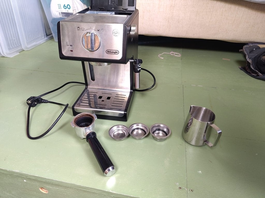 Delonghi pumpesspresso, Witgoed en Apparatuur, Koffiemachine, Gemalen koffie, Zo goed als nieuw, Ophalen