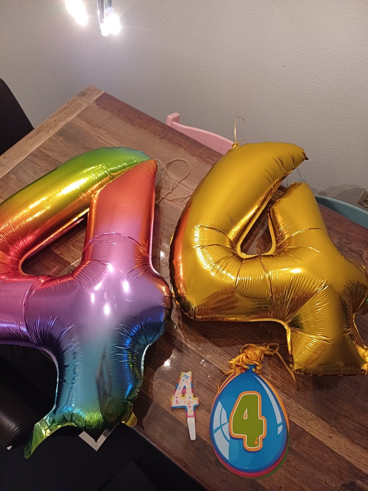 Feestpakket 4 jaar: Ballonnen, slingers en kaars, Hobby en Vrije tijd, Feestartikelen, Zo goed als nieuw, Versiering, Verjaardag