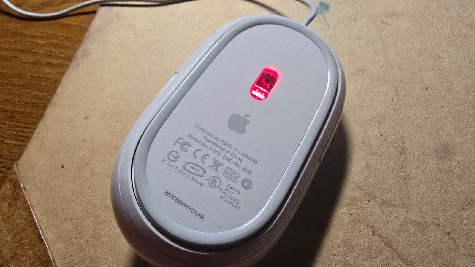 Apple Mighty Mouse A1152 bedrade USB muis, Computers en Software, Muis, Ophalen of Verzenden, Zo goed als nieuw, Apple