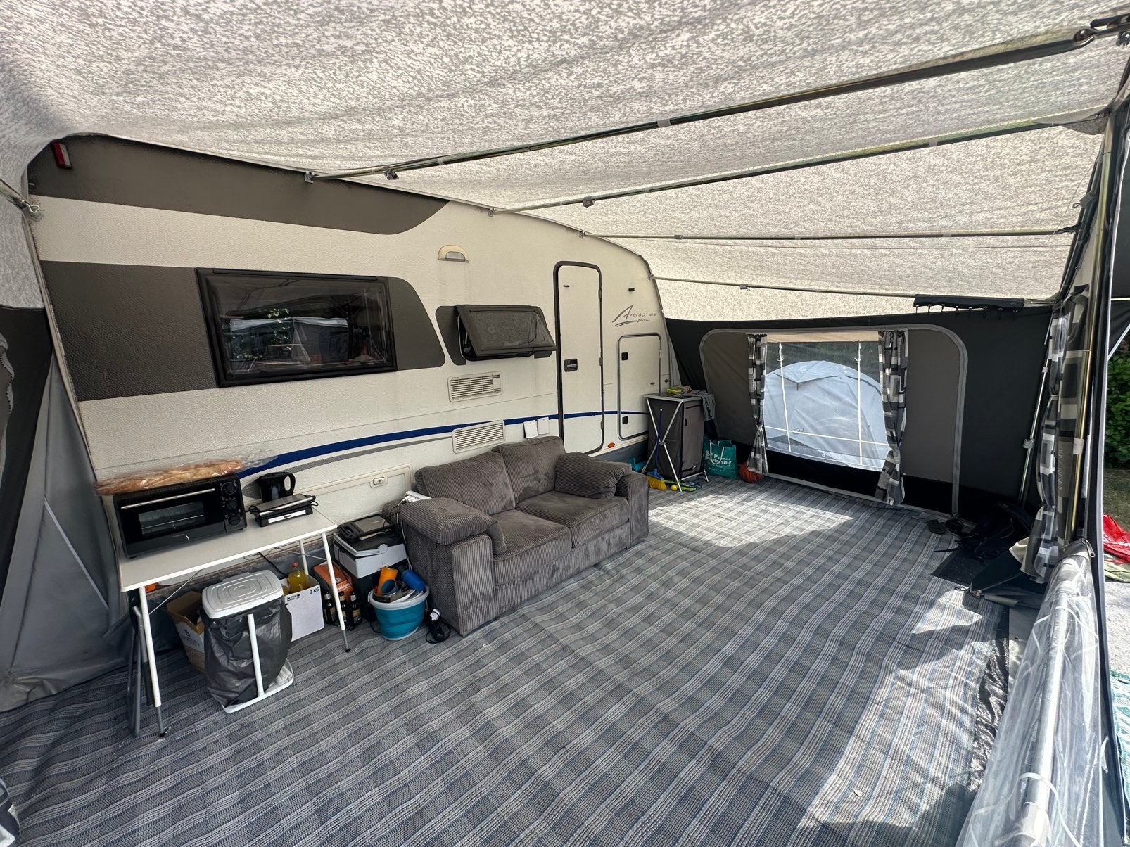 Bürstner Averso Plus 440 TK, Hefbed, 6P, Voortent, Mover!!, Caravans en Kamperen, Vast bed, Treinzit, Particulier, Bürstner