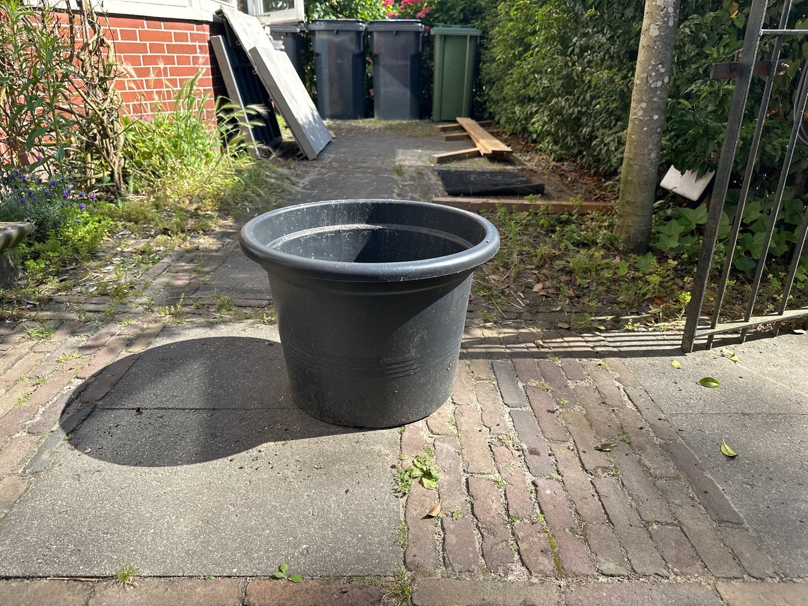 Grote 50cm zwarte kunststof bloempot voor buiten, Ophalen, Kunststof, Gebruikt, Balkon