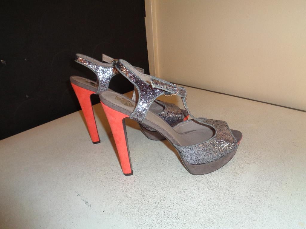 MONIQUE COLLIGNON grijze pailletten pumps, Nieuw, Ophalen of Verzenden, Schoenen met hoge hakken, MONIQUE COLLIGNON