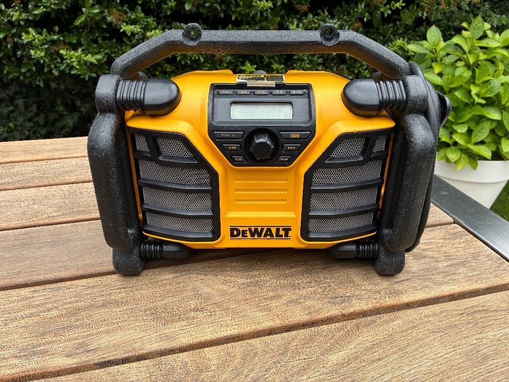 DeWalt Bouwradio DRC017 (haperend menu), Ophalen, Gebruikt