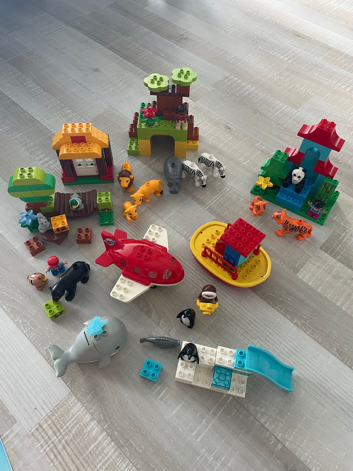 Duplo 10805 Grote Wereldreis set met 17 dieren, 2 voertuigen, Kinderen en Baby's, Gebruikt, Ophalen of Verzenden, Inclusief minifiguren