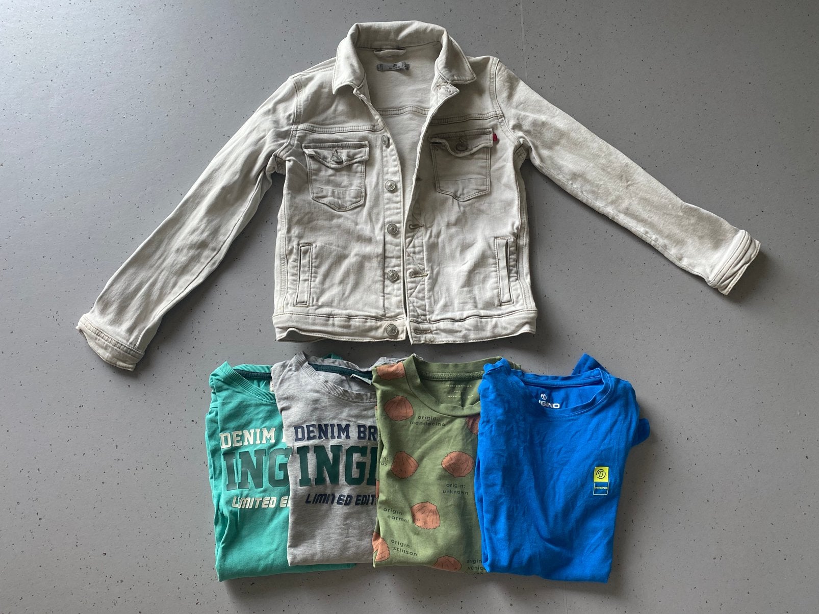 Spijkerjasje en 4 longsleeves maat 140, Ophalen of Verzenden, Gebruikt, Jongen, Shirt of Longsleeve