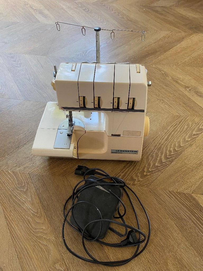 Lockmachine Lewenstein, Hobby en Vrije tijd, Naaimachines en Toebehoren, Ophalen, Gebruikt, Lockmachine, Lewenstein