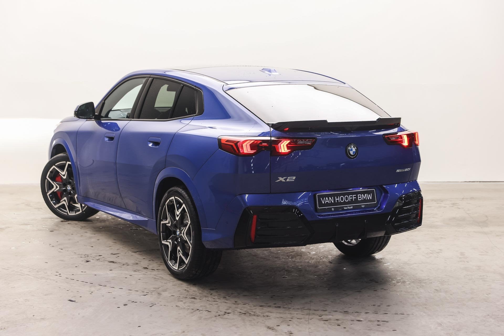 BMW X2 sDrive20i M Sport Automaat / Panoramadak / Trekhaak /, Auto's, Dealer onderhouden, X2, Zwart, 156 pk