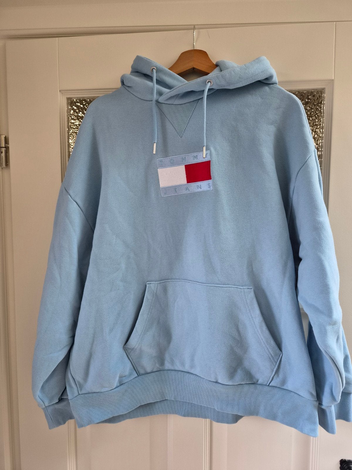 Tommy Jeans hoodie - Lichtblauw - Maat S (valt groot), Kleding | Dames, Truien en Vesten, Blauw, Ophalen of Verzenden, Zo goed als nieuw