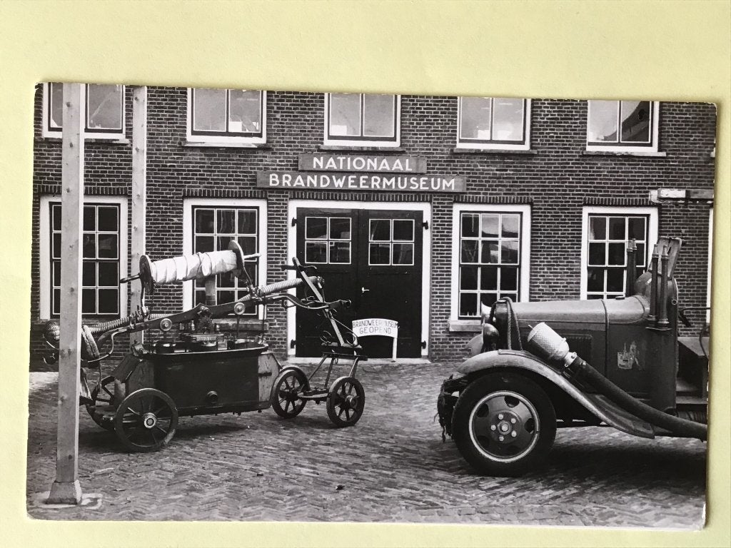 Ansichtkaart Nationaal Brandweermuseum Hellevoetsluis 1975, Verzamelen, Ophalen of Verzenden, 1960 tot 1980, Ongelopen, Zuid-Holland