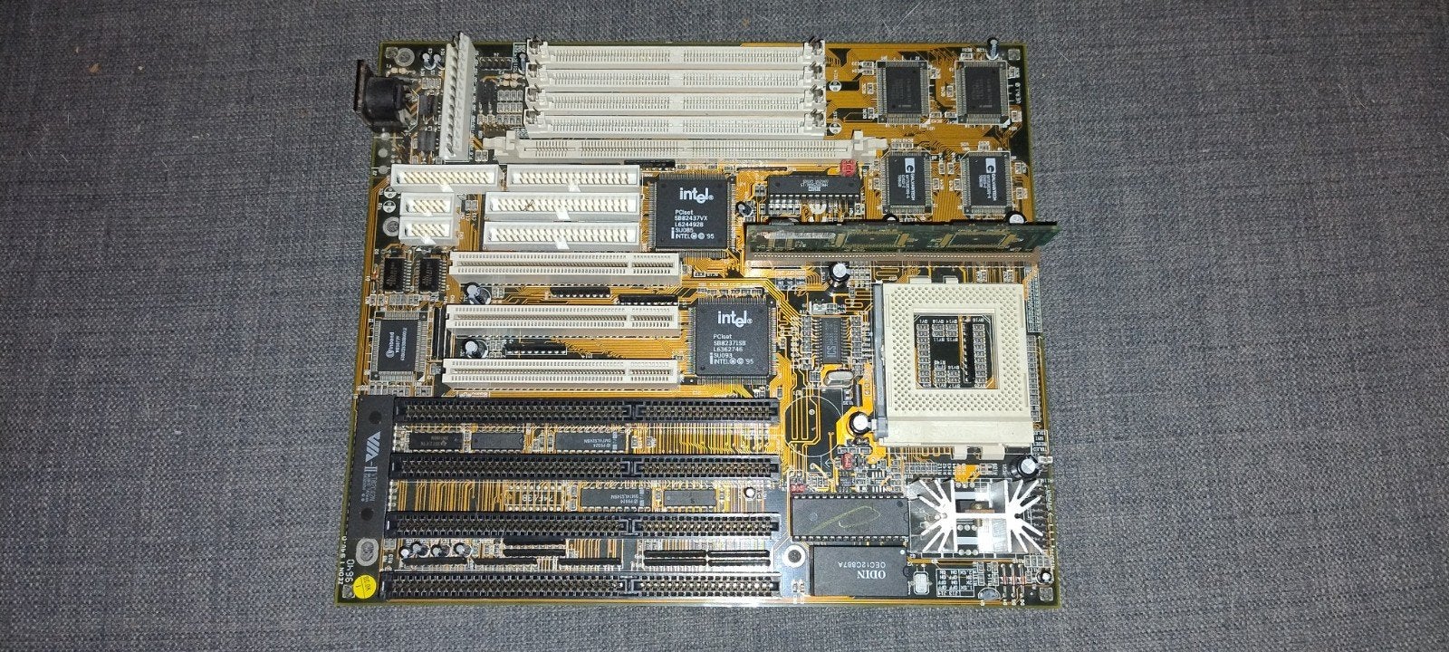 Socket 7 San Li
 SL-586V moederbord 1996, Ophalen of Verzenden