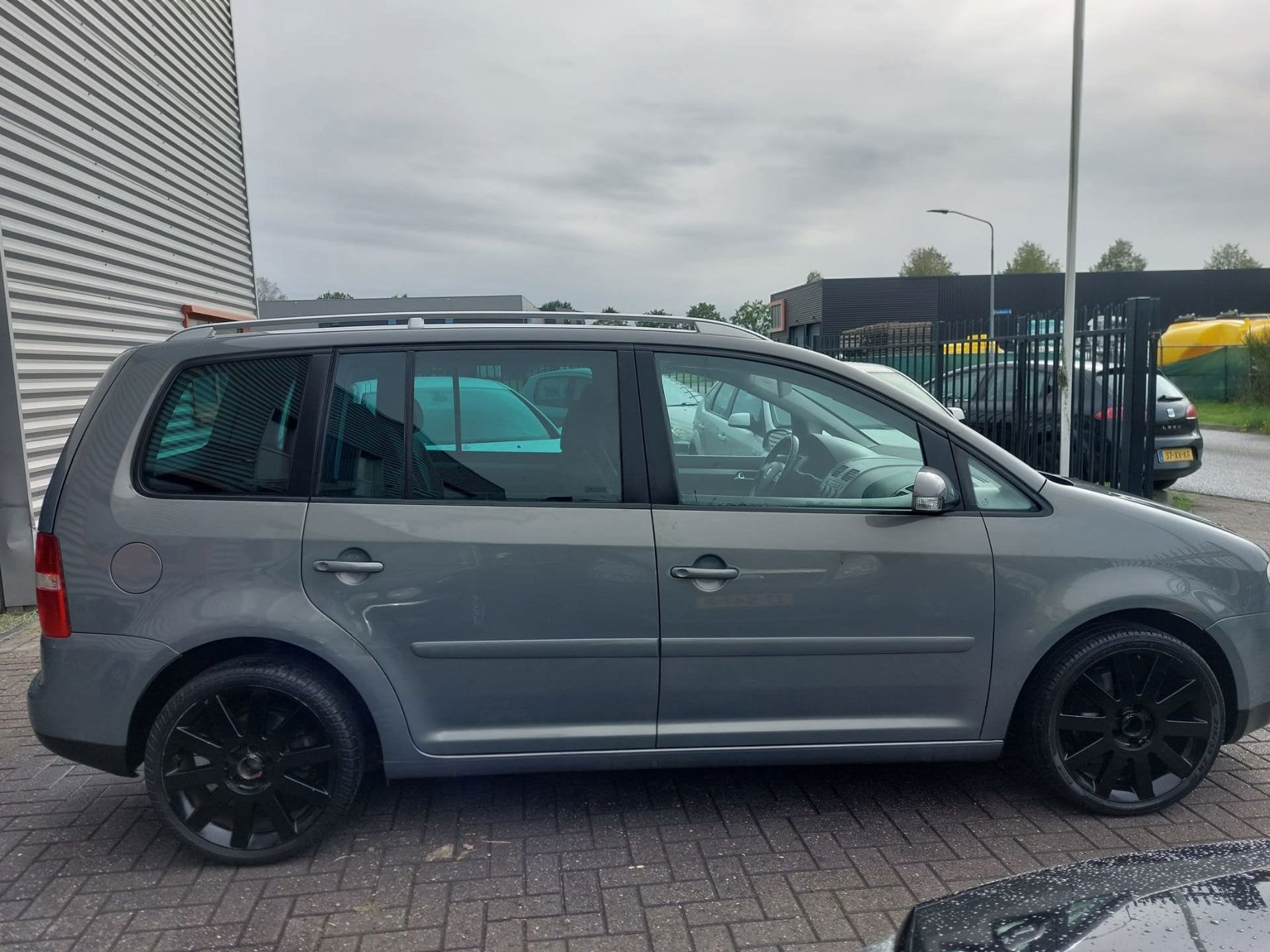 Volkswagen Touran 2.0-16V FSI Highline 5 deurs + climate con, Voorwielaandrijving, Stof, Gebruikt, 4 cilinders