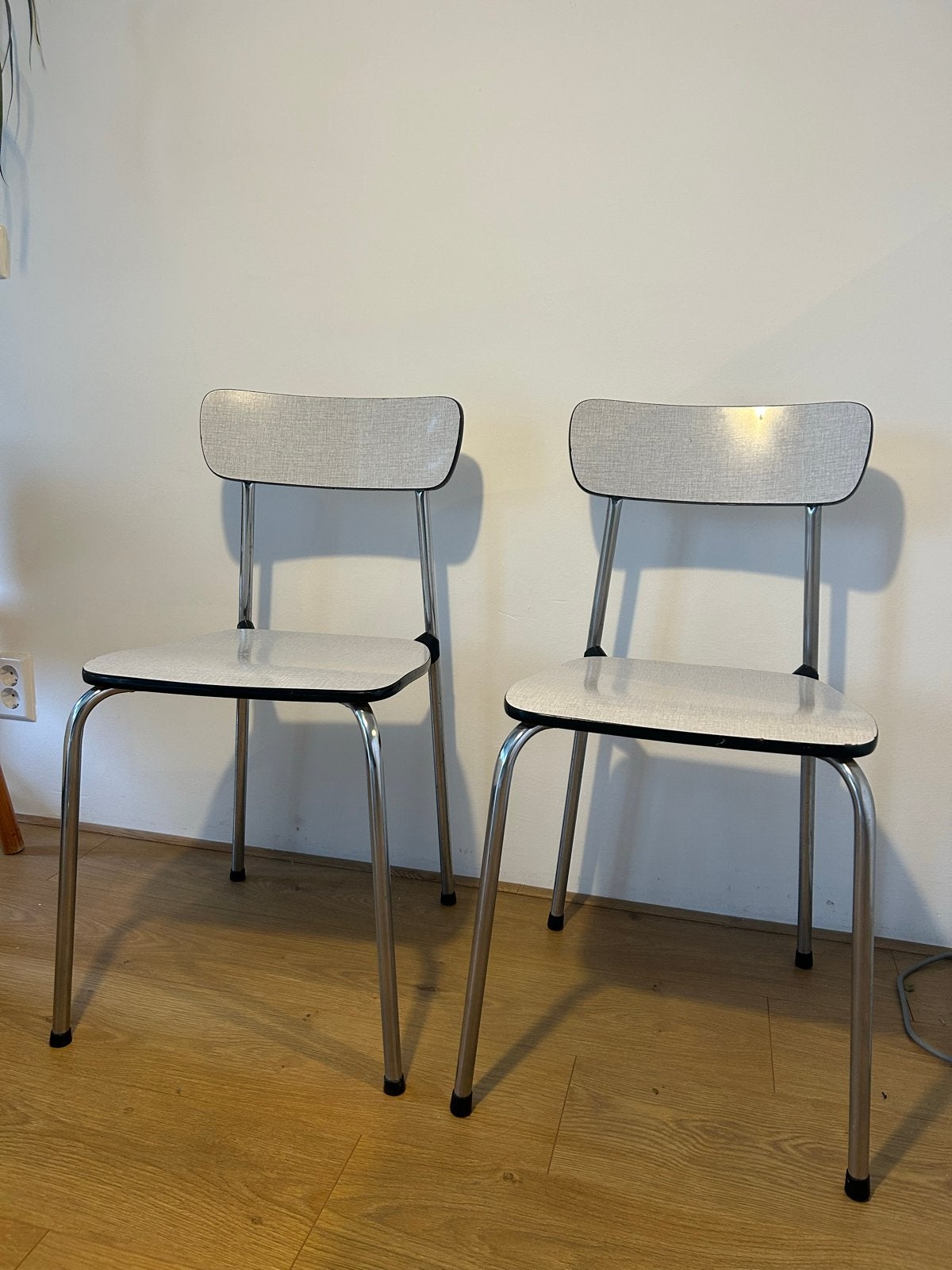 Set van 2 vintage formica stoelen metalen buisframe, Huis en Inrichting, Ophalen, Gebruikt, Twee, Wit