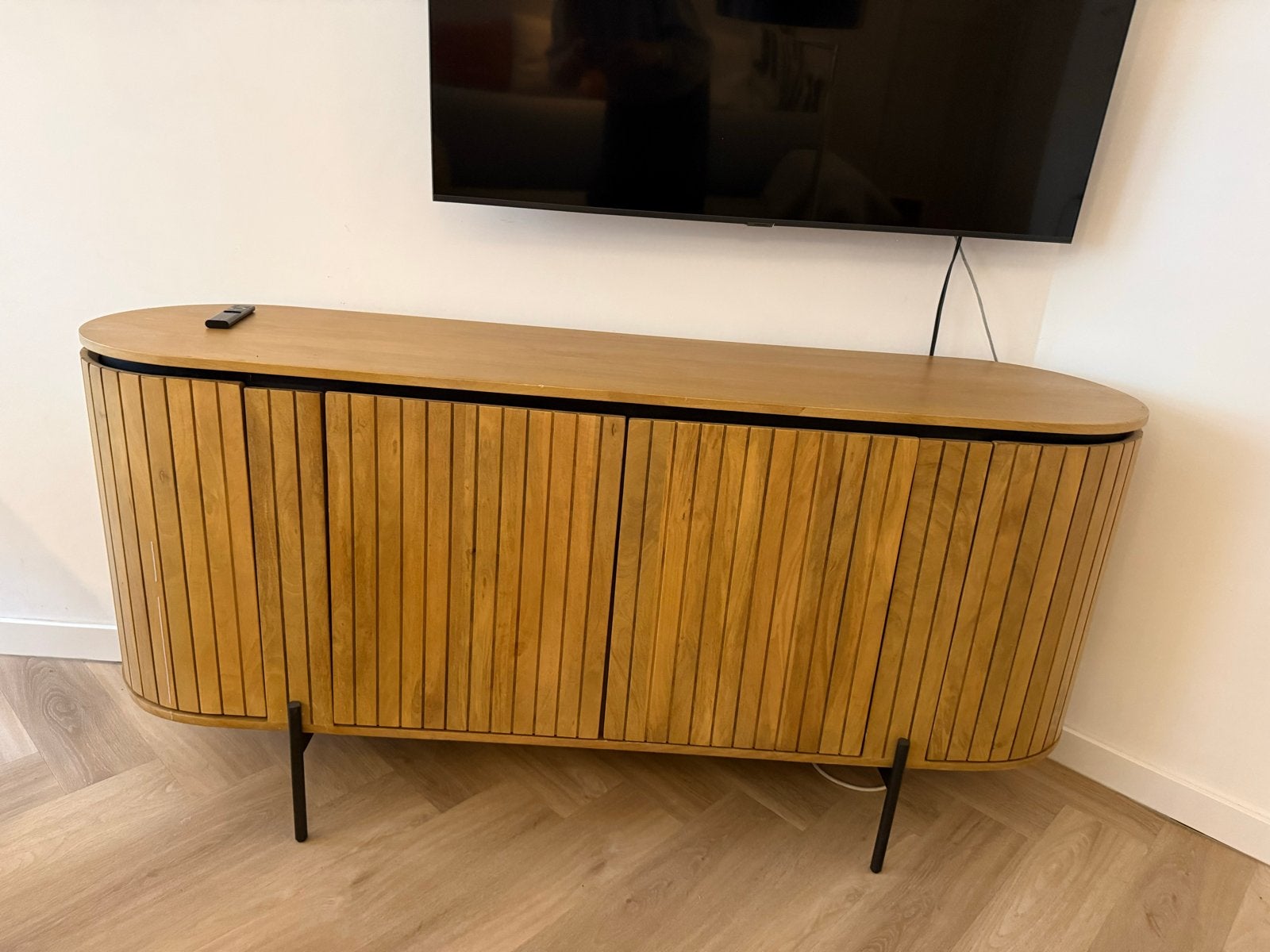 Kave home dressoir met lattenfront, Huis en Inrichting, Ophalen, 150 tot 200 cm, Zo goed als nieuw, Minder dan 100 cm