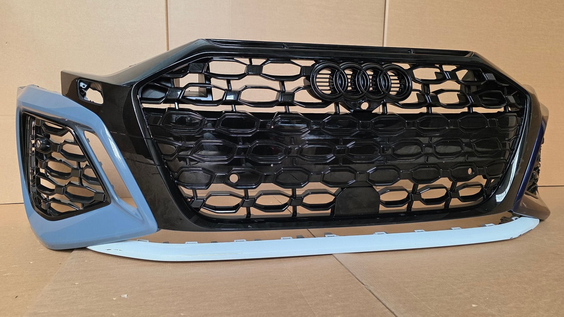 Voorbumper Audi A3 8Y RS3 6xPDC KLS bj.2021-2024 Bumper, Gebruikt, -, Voor, Ophalen of Verzenden