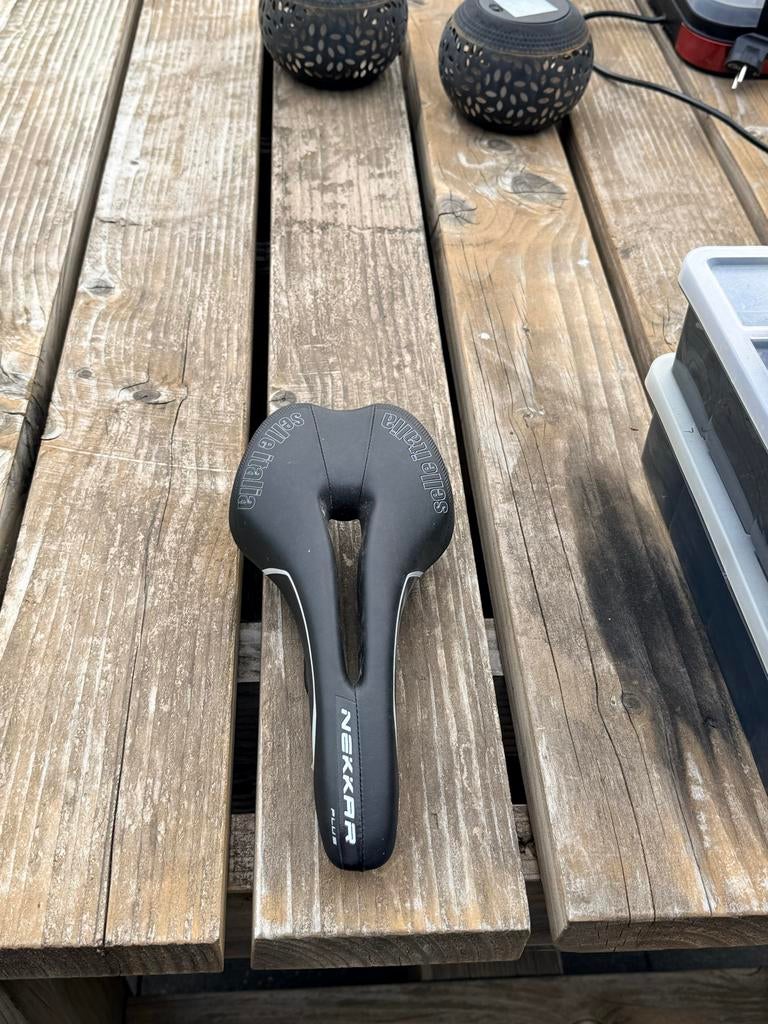 Selle Italia Nekkar Plus Zadel - Zo goed als nieuw, Fietsen en Brommers, Fietsonderdelen, Kunststof, Ophalen of Verzenden, Zo goed als nieuw