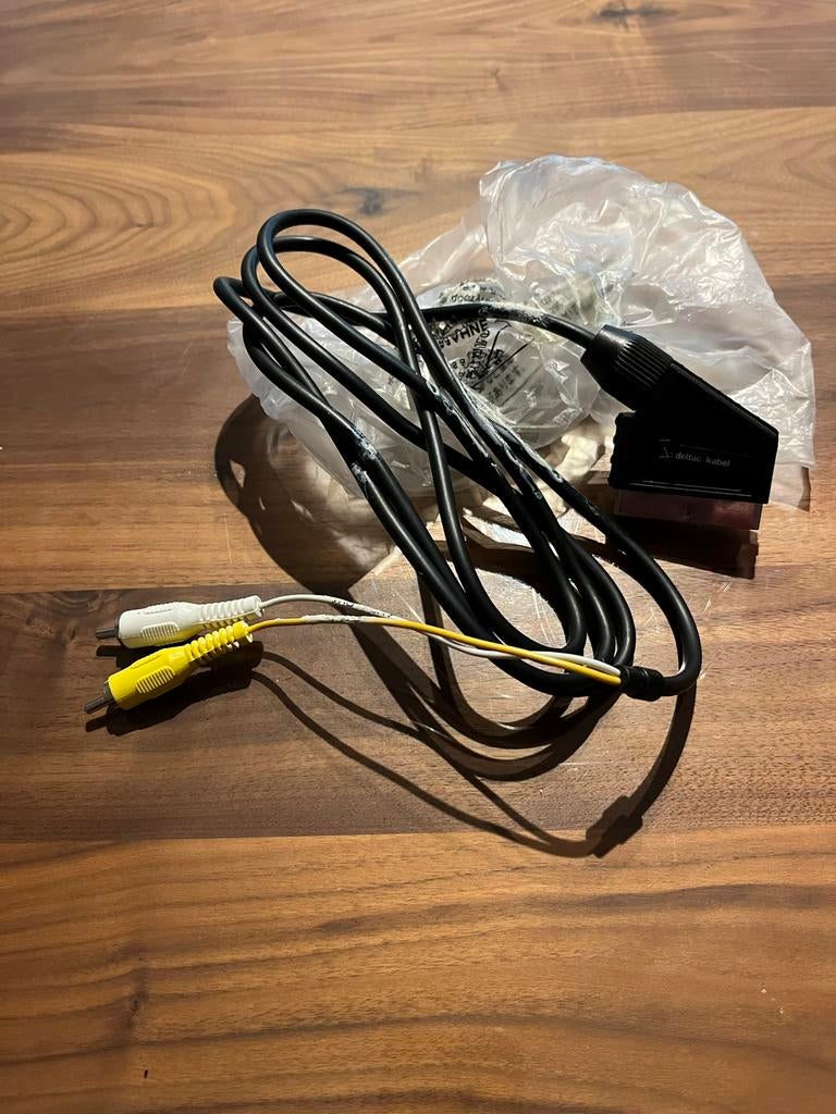 Deltac Scartkabel met RCA-aansluitingen, Ophalen of Verzenden, Gebruikt, Minder dan 2 meter, Scartkabel