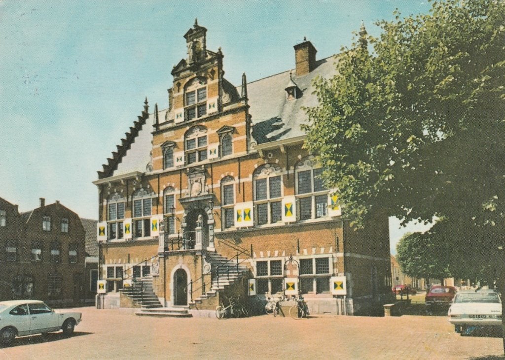 KLUNDERT Stadhuis met Auto's, Verzenden, 1960 tot 1980, Gelopen, Noord-Brabant