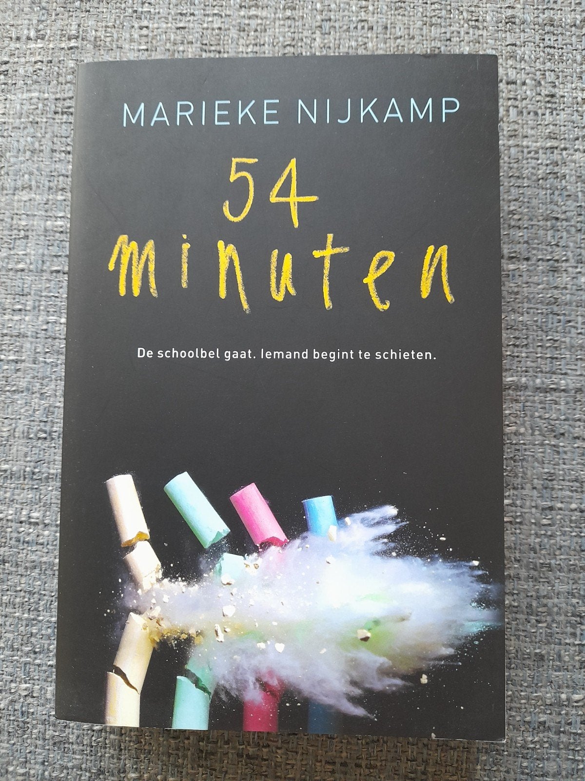 54 Minuten - Marieke Nijkamp (Young Adult), Ophalen of Verzenden, Zo goed als nieuw, Marieke Nijkamp, Fictie