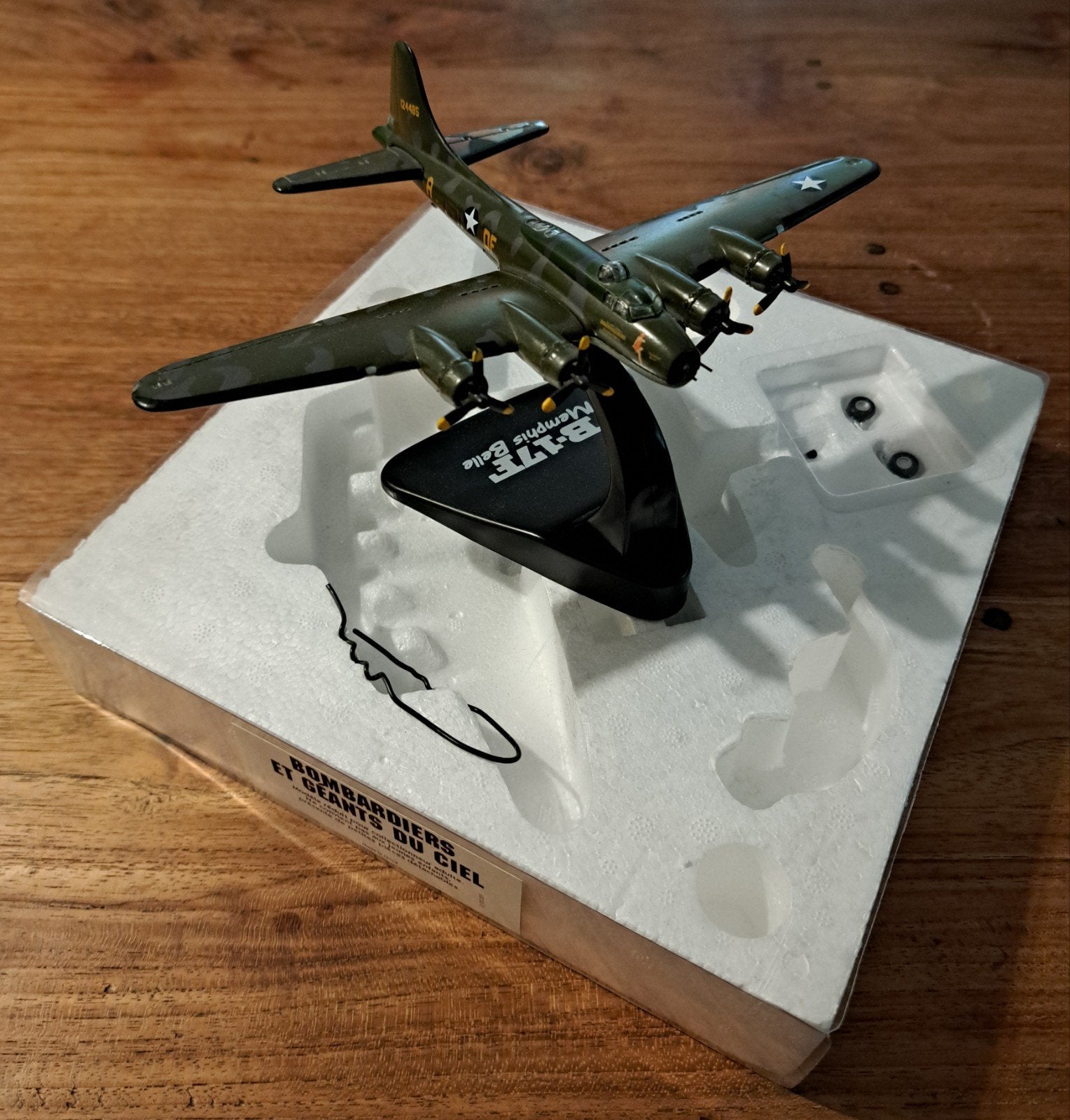 Atlas Editions B-17F Flying Fortress "Memphis Belle" - 1:144, Overige merken, 1:72 tot 1:144, Gebruikt, Ophalen of Verzenden