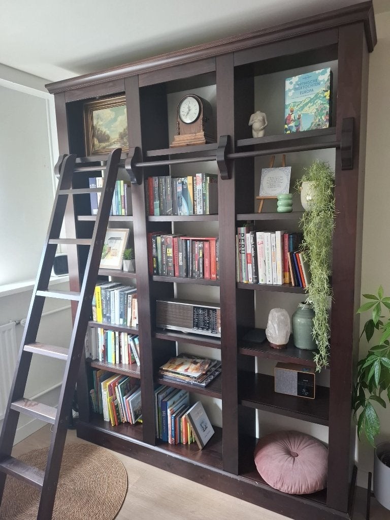 Grote Boekenkast met Ladder - Donkerbruin Hout, Ophalen, Met plank(en), Gebruikt, 200 cm of meer