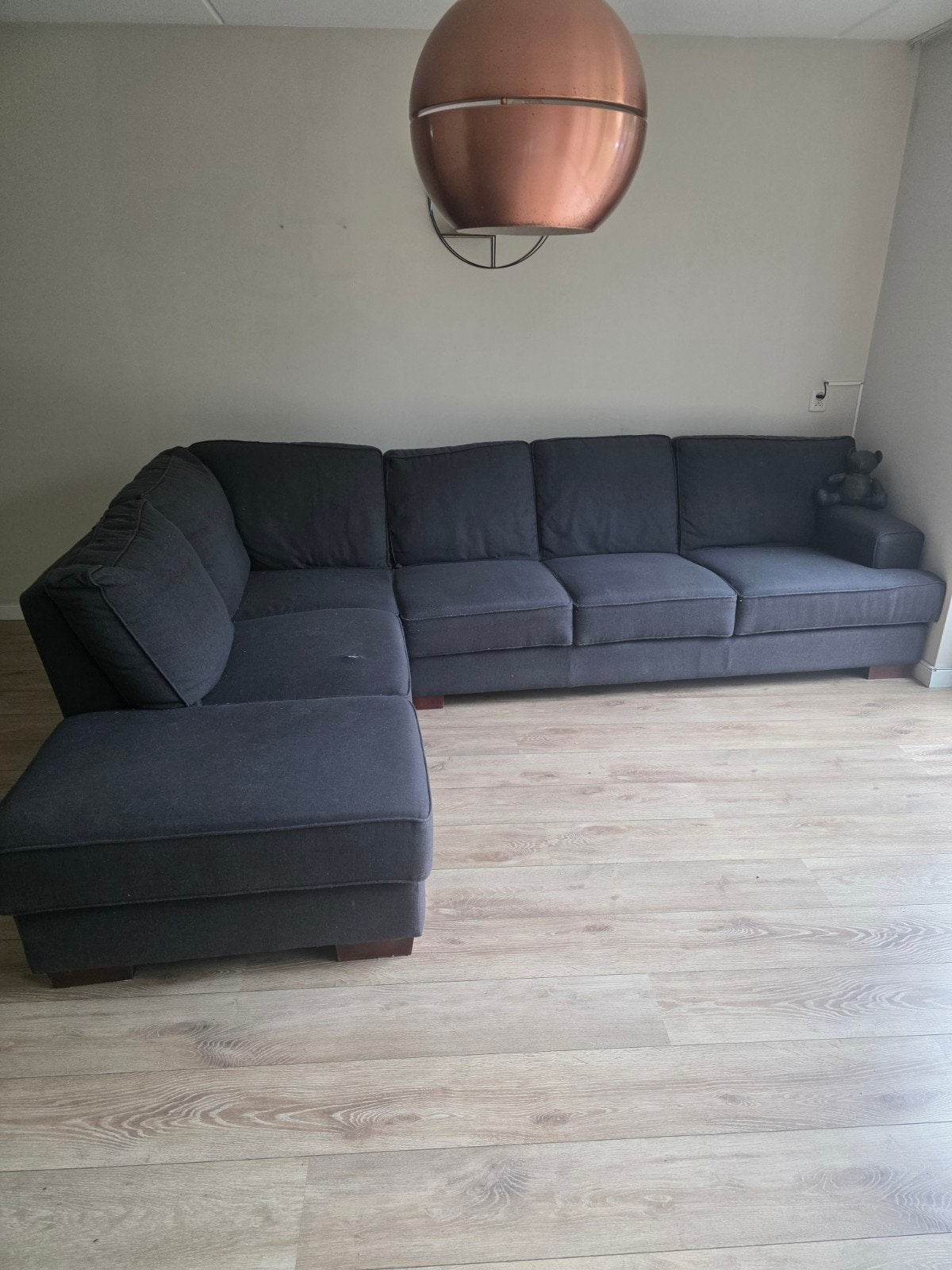 Comfortabele donkergrijze hoekbank met chaise longue, Ophalen, Modern, Comfortabel, Gebruikt, Hoekbank